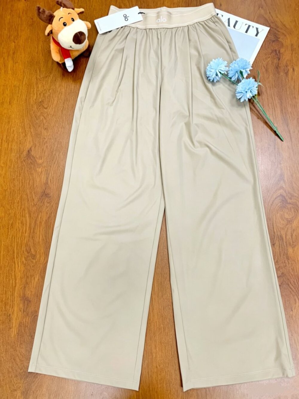 Authentic🎇ALO Yoga Suit Up Trouser Gravel Color (Regular)🥨 - Picture 4 of 7